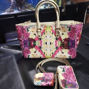 Henri bendel Floral kaleidoscope set